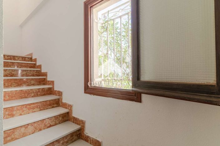 Image No.137-11 Bed Villa for sale