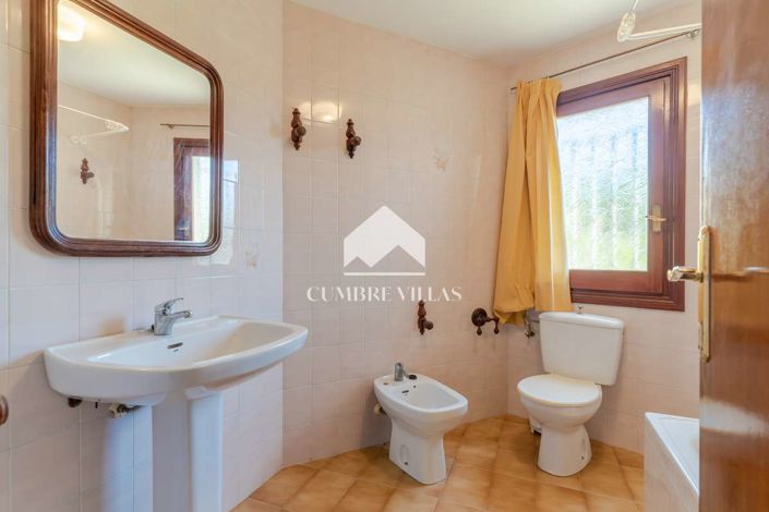 Image No.141-11 Bed Villa for sale