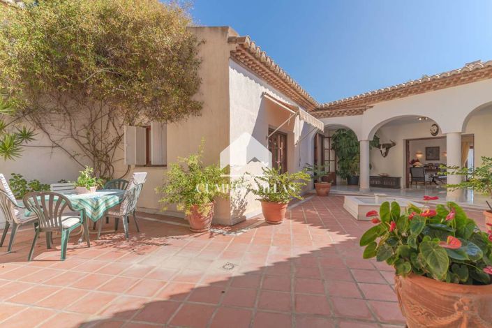 Image No.19-11 Bed Villa for sale