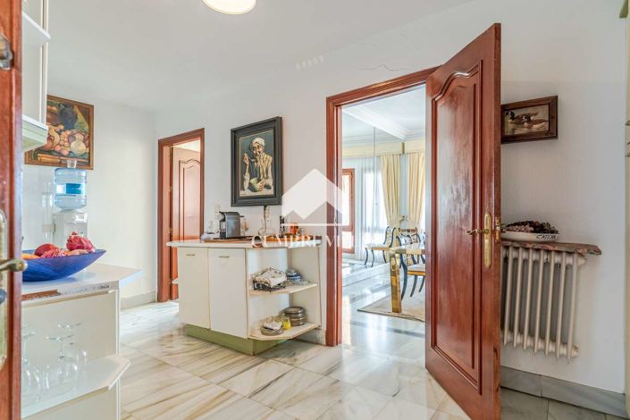 Image No.35-11 Bed Villa for sale