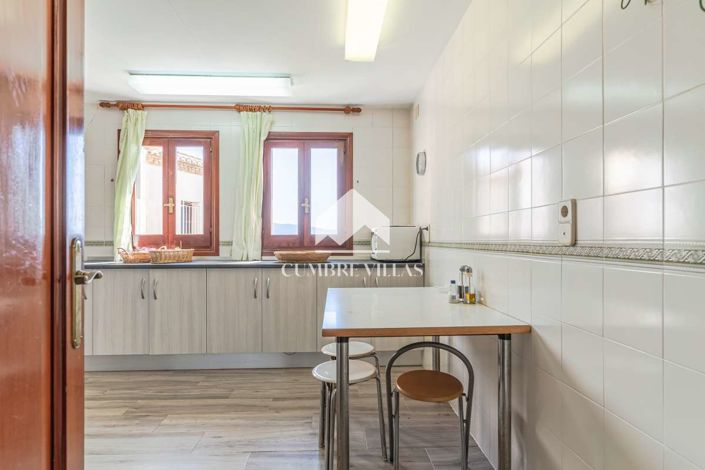 Image No.37-11 Bed Villa for sale