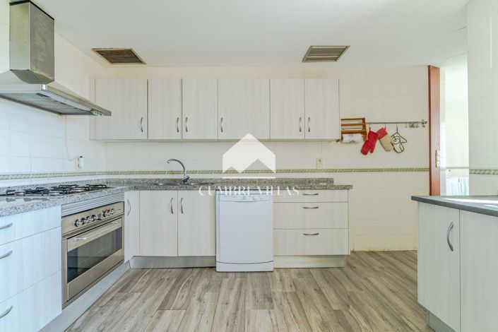 Image No.38-11 Bed Villa for sale