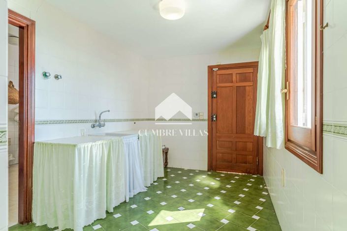 Image No.39-11 Bed Villa for sale