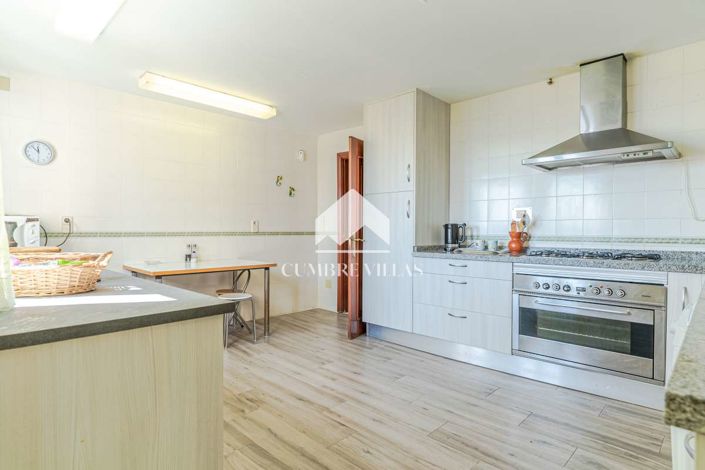 Image No.44-11 Bed Villa for sale