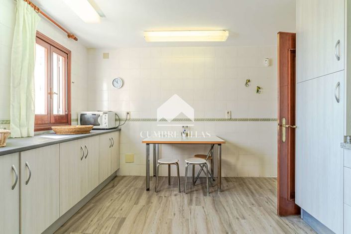 Image No.45-11 Bed Villa for sale