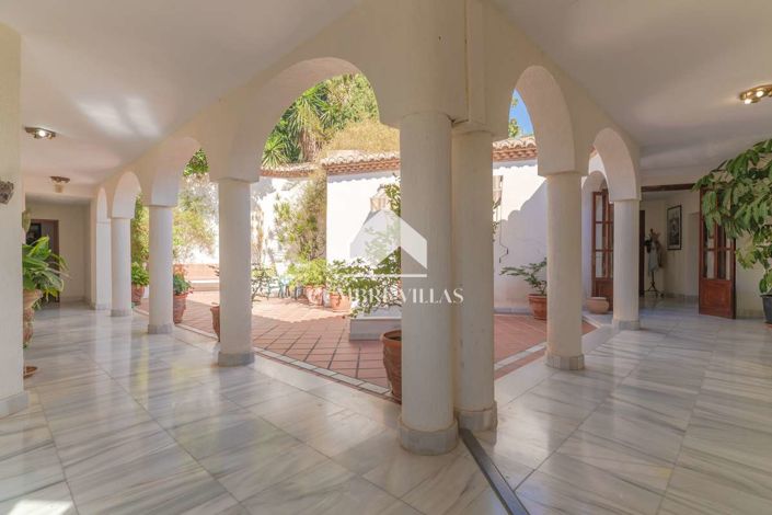 Image No.48-11 Bed Villa for sale