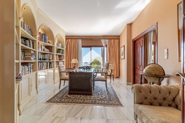 Image No.50-11 Bed Villa for sale