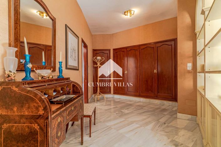 Image No.55-11 Bed Villa for sale