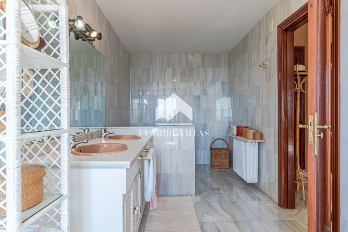 Image No.59-11 Bed Villa for sale