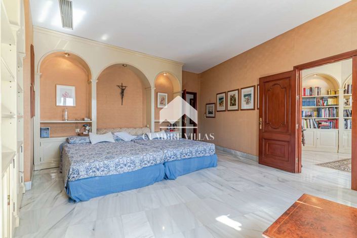Image No.61-11 Bed Villa for sale