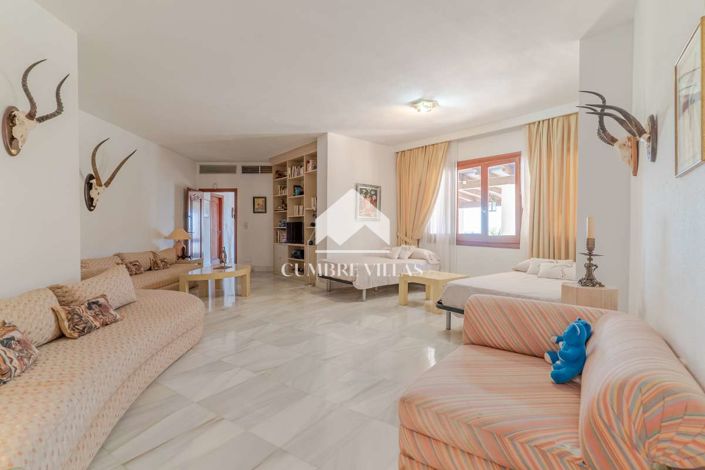 Image No.87-11 Bed Villa for sale