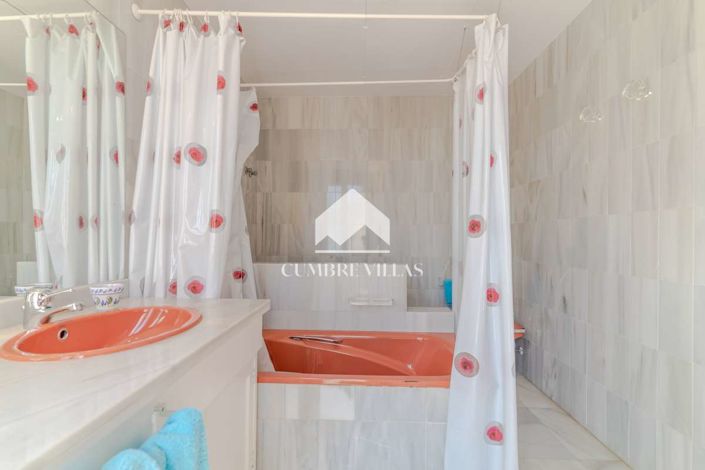 Image No.94-11 Bed Villa for sale