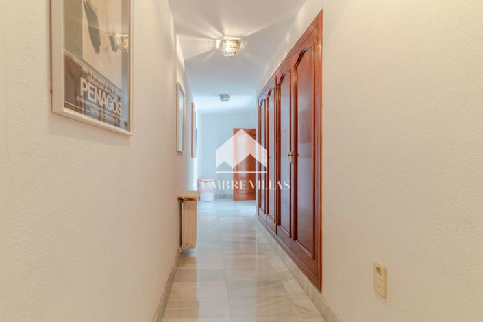 Image No.96-11 Bed Villa for sale