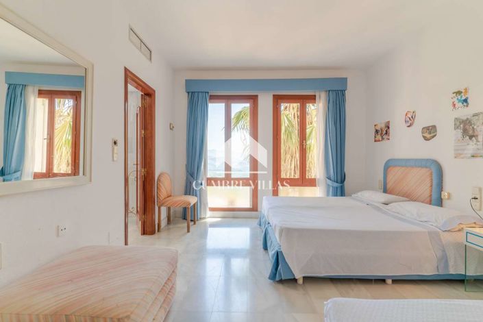 Image No.97-11 Bed Villa for sale