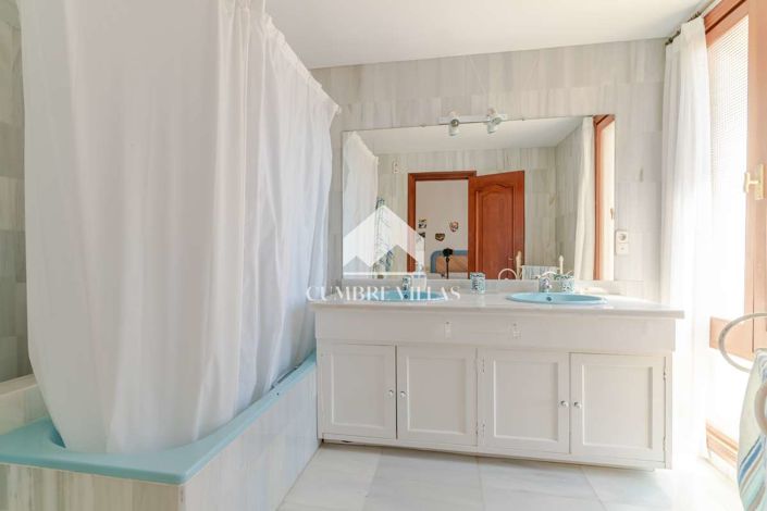 Image No.99-11 Bed Villa for sale