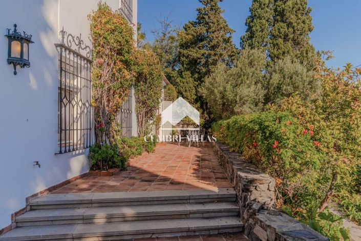 Image No.51-10 Bed Villa for sale