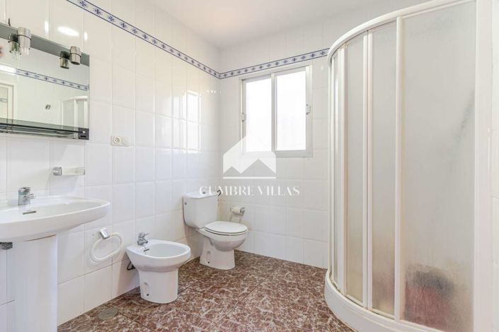 Image No.25-5 Bed Country House for sale