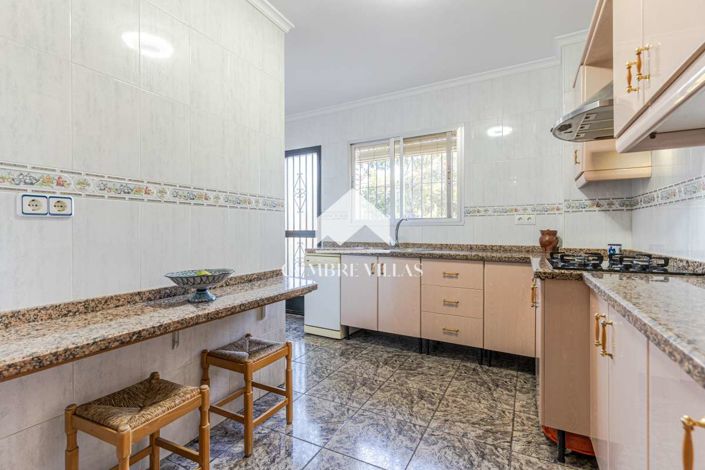 Image No.36-5 Bed Country House for sale