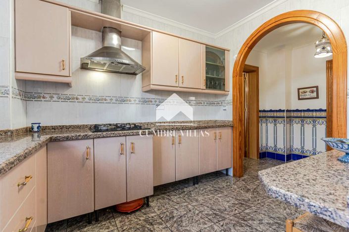 Image No.38-5 Bed Country House for sale