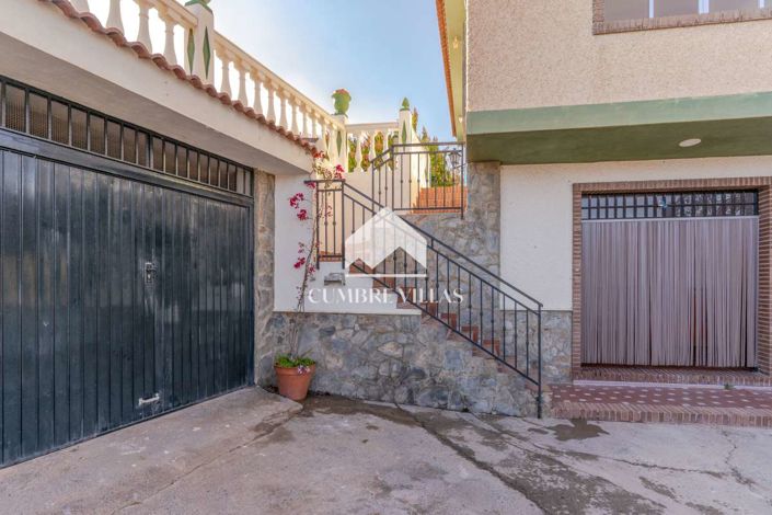 Image No.70-5 Bed Country House for sale