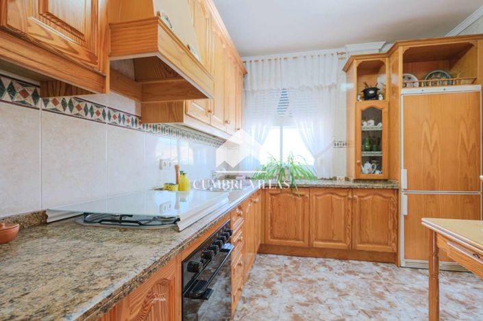 Image No.20-3 Bed Country House for sale