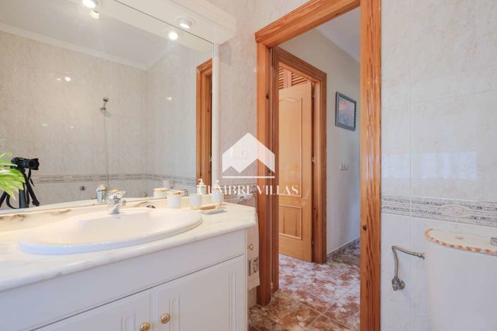 Image No.28-3 Bed Country House for sale