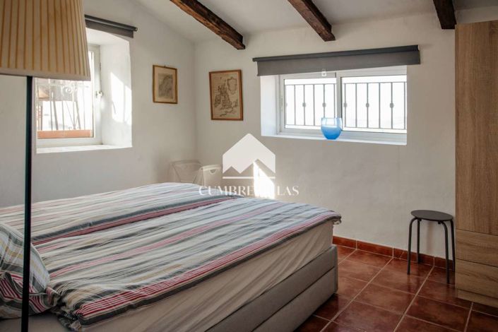 Image No.18-8 Bed Country House for sale