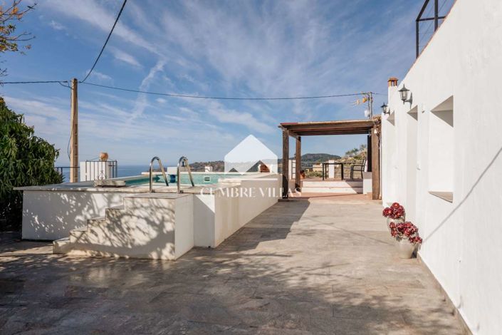 Image No.2-8 Bed Country House for sale