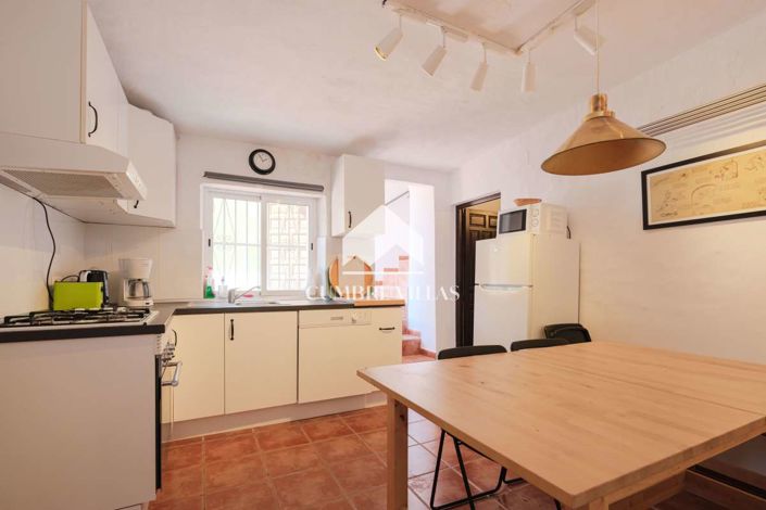 Image No.21-8 Bed Country House for sale