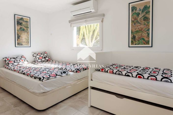 Image No.30-8 Bed Country House for sale