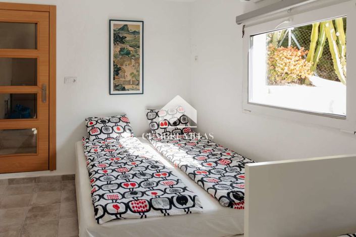 Image No.32-8 Bed Country House for sale