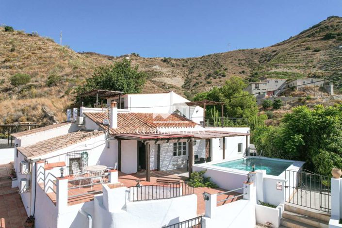 Image No.5-8 Bed Country House for sale