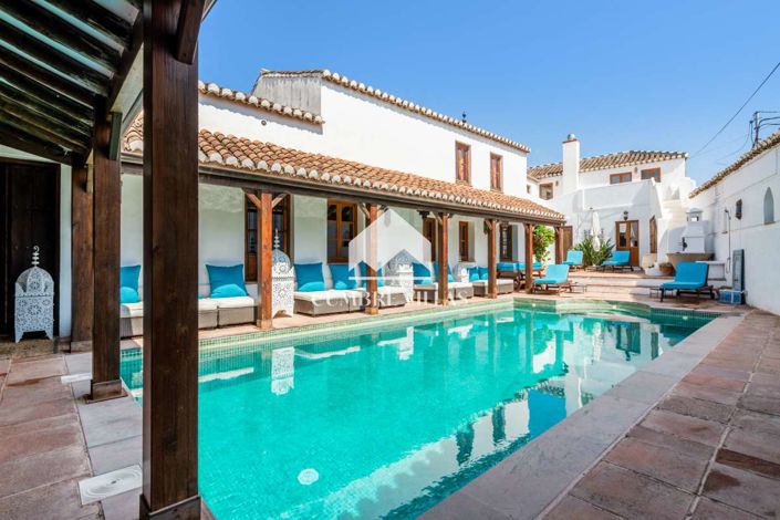 Image No.2-5 Bed Villa for sale