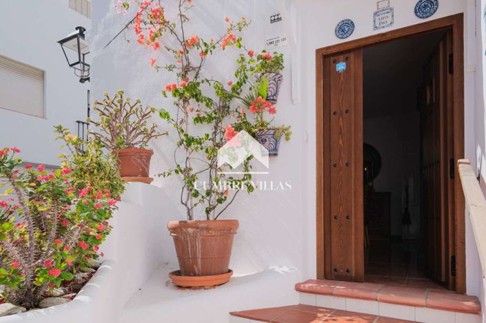 Image No.10-3 Bed Townhouse for sale