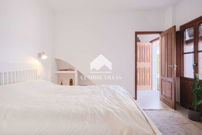 Image No.38-2 Bed Townhouse for sale