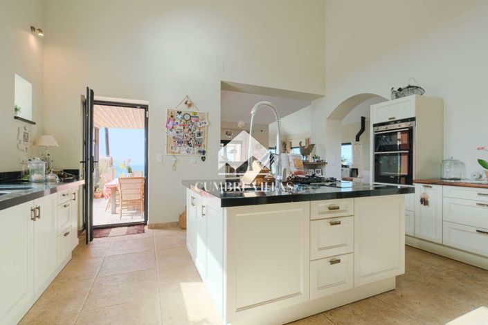 Image No.32-6 Bed Country House for sale