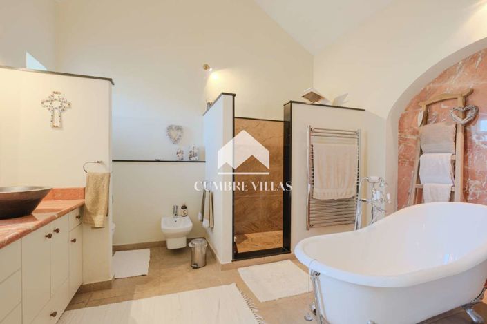 Image No.47-6 Bed Country House for sale