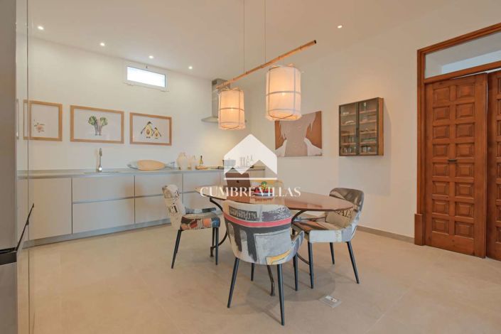 Image No.42-5 Bed Country House for sale