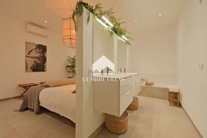 Image No.47-5 Bed Country House for sale