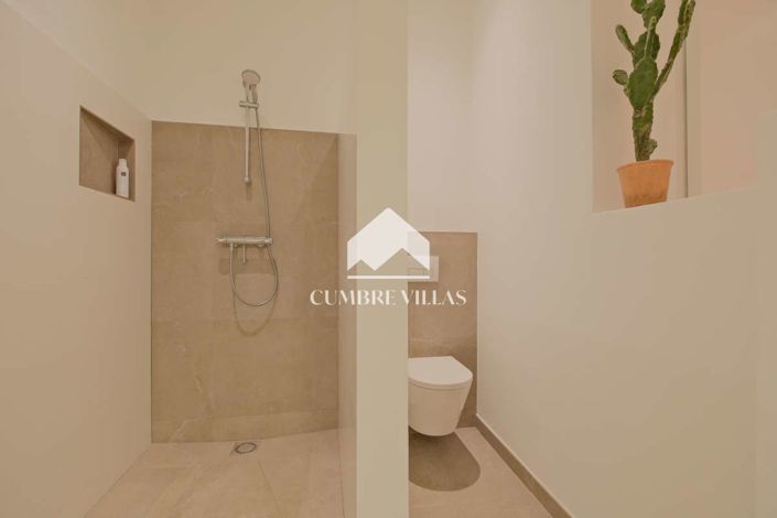 Image No.50-5 Bed Country House for sale