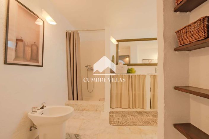 Image No.63-5 Bed Country House for sale