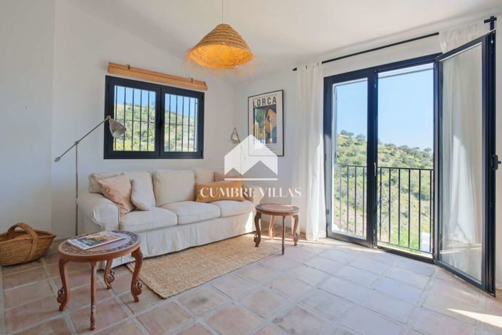 Image No.68-5 Bed Country House for sale