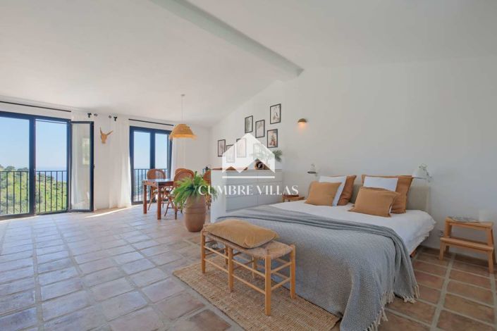 Image No.71-5 Bed Country House for sale