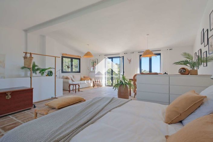 Image No.72-5 Bed Country House for sale