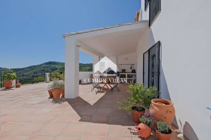 Image No.75-5 Bed Country House for sale