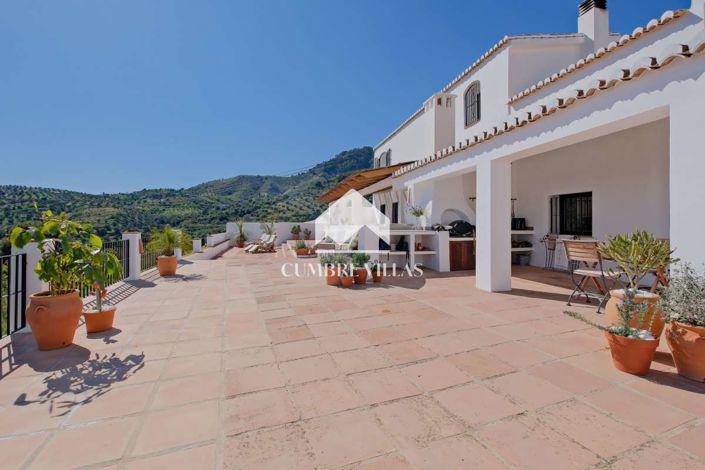 Image No.82-5 Bed Country House for sale