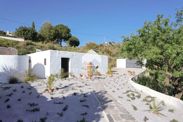 Image No.93-5 Bed Country House for sale