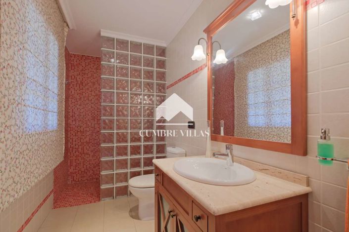 Image No.19-5 Bed Country House for sale