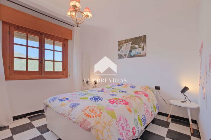 Image No.37-5 Bed Country House for sale