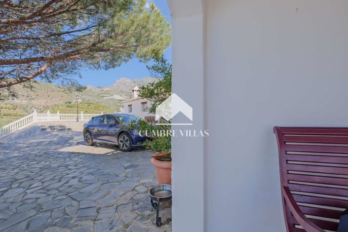 Image No.8-5 Bed Country House for sale